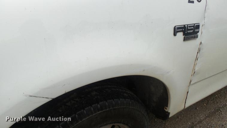 image for item DC5741 1999 Ford F150 SuperCab pickup truck