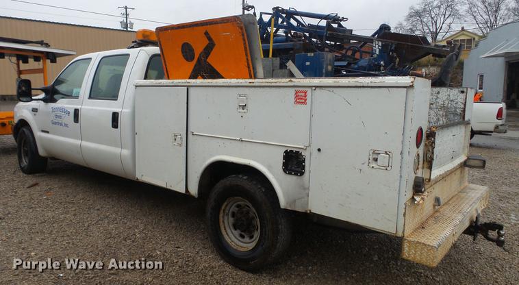 image for item DC5742 2000 Ford F350 Super Duty XL Crew Cab utility bed pickup truck