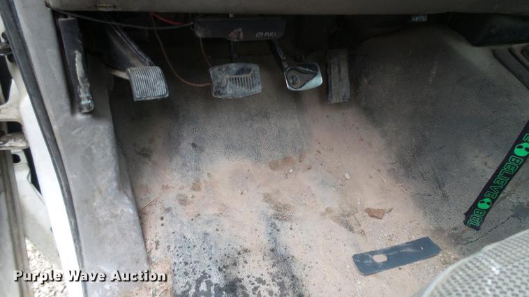 image for item DC5742 2000 Ford F350 Super Duty XL Crew Cab utility bed pickup truck