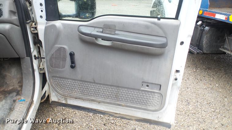 image for item DC5742 2000 Ford F350 Super Duty XL Crew Cab utility bed pickup truck