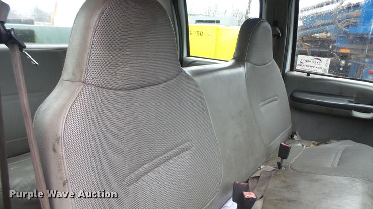 image for item DC5742 2000 Ford F350 Super Duty XL Crew Cab utility bed pickup truck