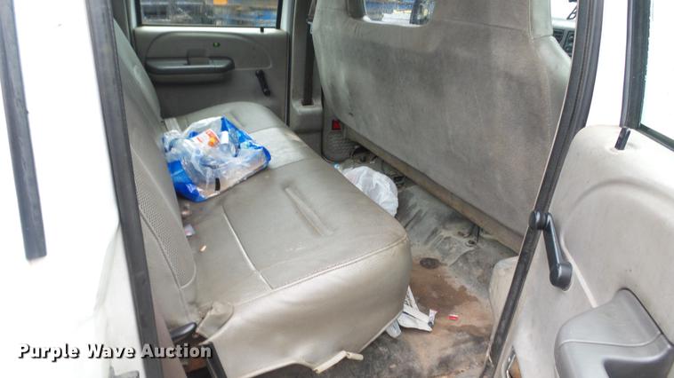 image for item DC5742 2000 Ford F350 Super Duty XL Crew Cab utility bed pickup truck