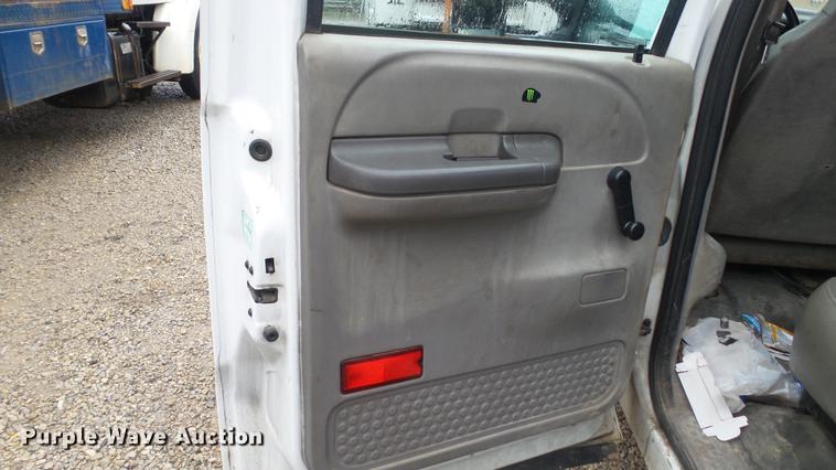 image for item DC5742 2000 Ford F350 Super Duty XL Crew Cab utility bed pickup truck