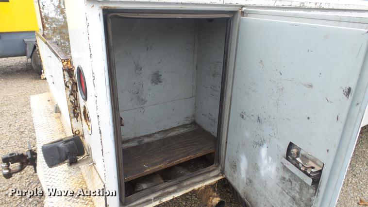 image for item DC5742 2000 Ford F350 Super Duty XL Crew Cab utility bed pickup truck