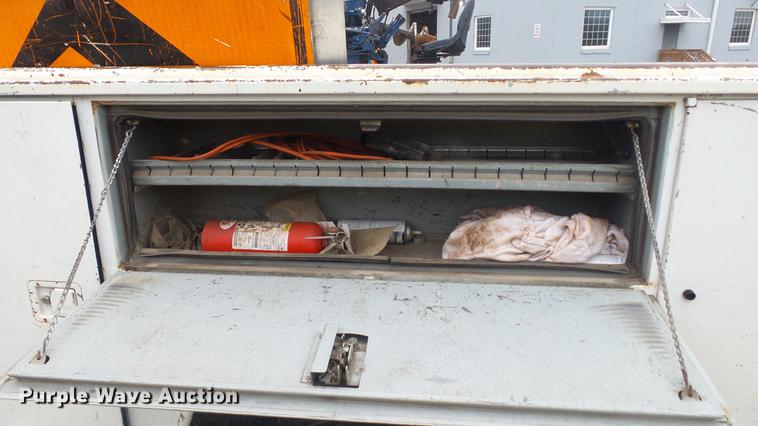 image for item DC5742 2000 Ford F350 Super Duty XL Crew Cab utility bed pickup truck