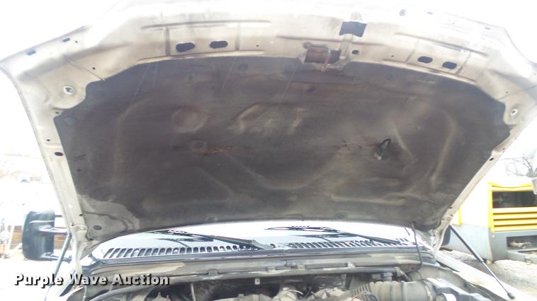 image for item DC5742 2000 Ford F350 Super Duty XL Crew Cab utility bed pickup truck