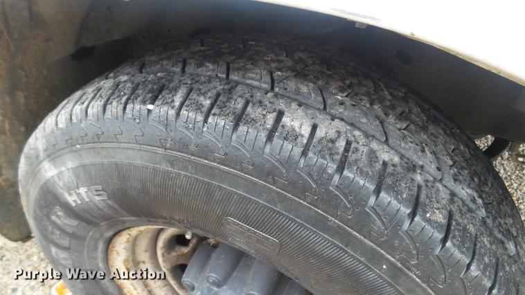 image for item DC5742 2000 Ford F350 Super Duty XL Crew Cab utility bed pickup truck