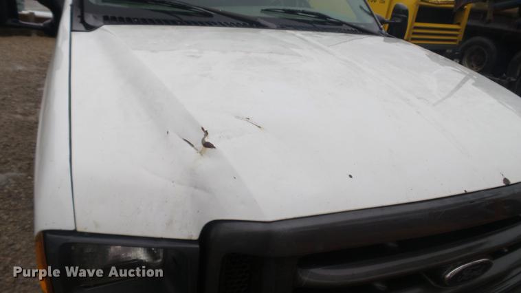 image for item DC5742 2000 Ford F350 Super Duty XL Crew Cab utility bed pickup truck