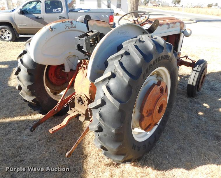 Ford 801 Powermaster tractor in Laverne, OK | Item DC8457 sold | Purple