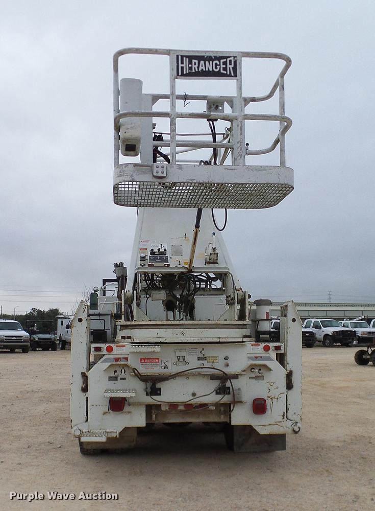 image for item DD1454 1999 International 4900 bucket truck