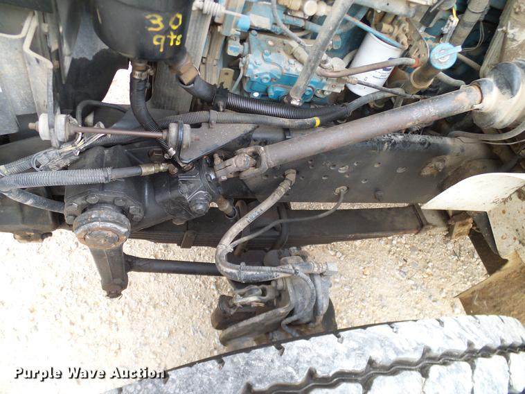 image for item DD1454 1999 International 4900 bucket truck