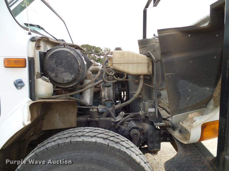 image for item DD1454 1999 International 4900 bucket truck