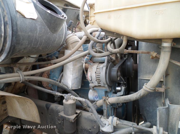 image for item DD1454 1999 International 4900 bucket truck