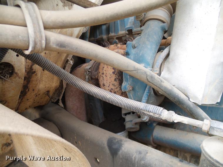 image for item DD1454 1999 International 4900 bucket truck