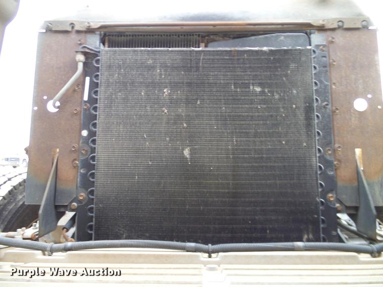 image for item DD1454 1999 International 4900 bucket truck