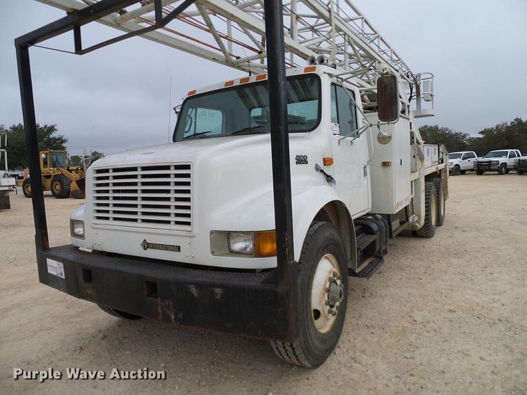 image for item DD1454 1999 International 4900 bucket truck
