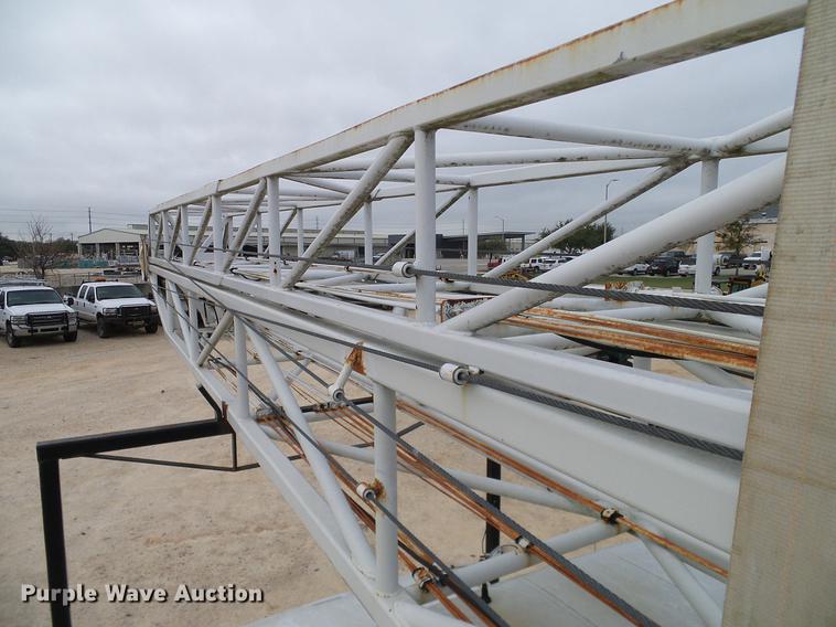 image for item DD1454 1999 International 4900 bucket truck