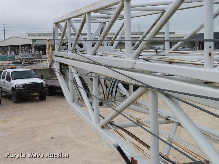 image for item DD1454 1999 International 4900 bucket truck