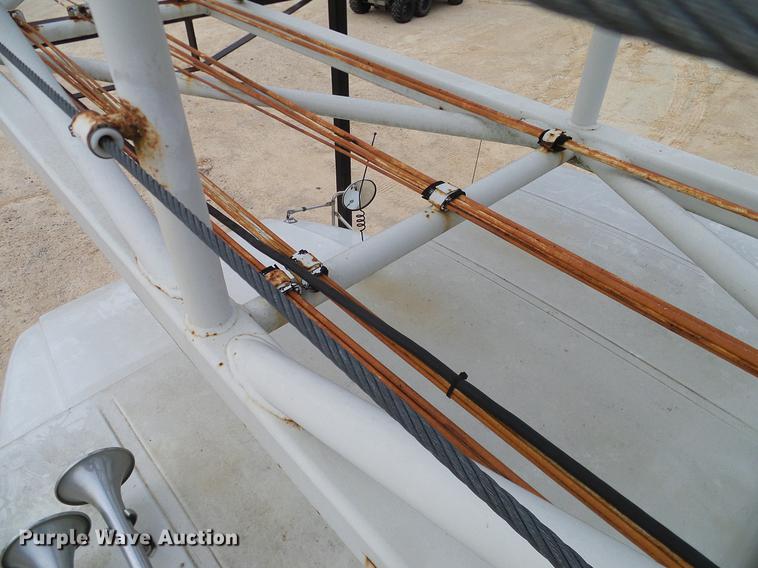 image for item DD1454 1999 International 4900 bucket truck