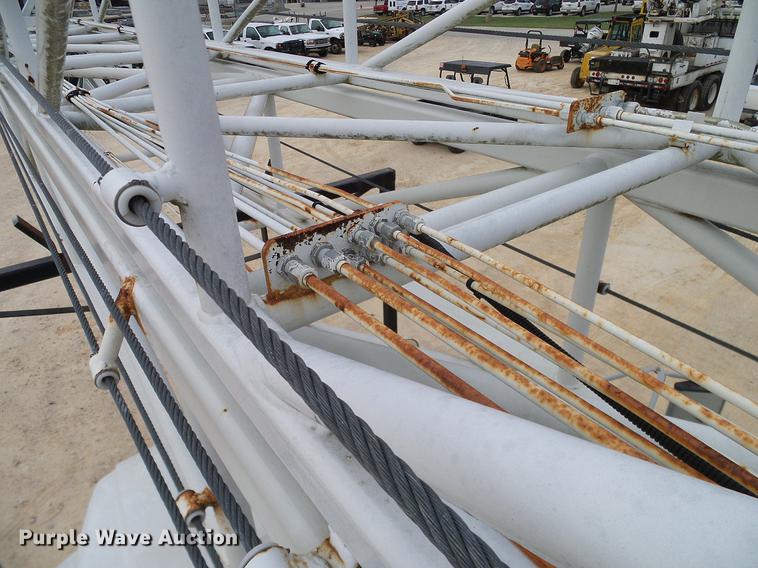 image for item DD1454 1999 International 4900 bucket truck