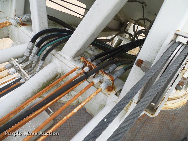 image for item DD1454 1999 International 4900 bucket truck