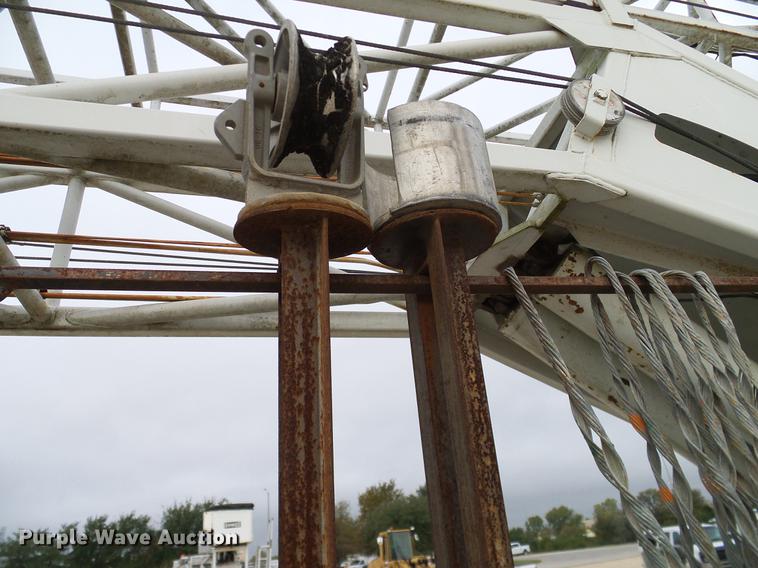 image for item DD1454 1999 International 4900 bucket truck