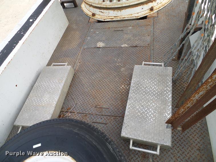 image for item DD1454 1999 International 4900 bucket truck