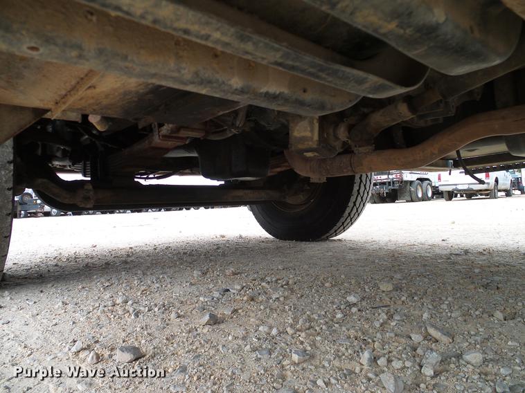 image for item DD1454 1999 International 4900 bucket truck