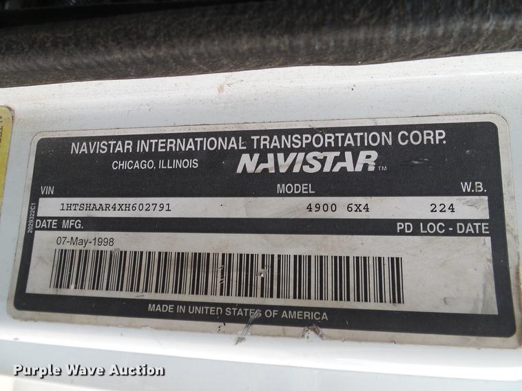 image for item DD1454 1999 International 4900 bucket truck