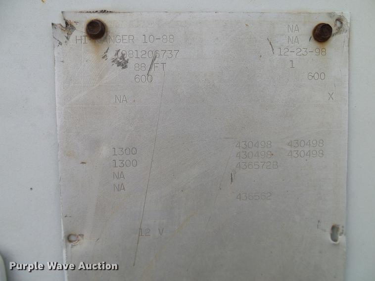 image for item DD1454 1999 International 4900 bucket truck