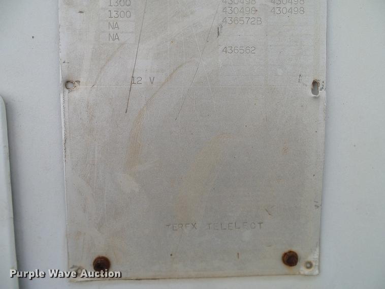 image for item DD1454 1999 International 4900 bucket truck