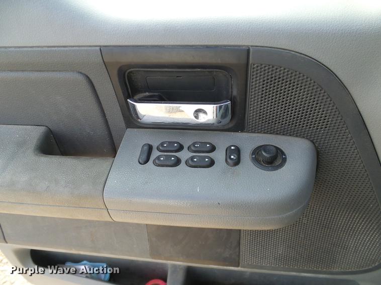 image for item DD1455 2006 Ford F150 pickup truck