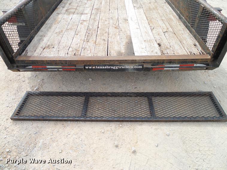 image for item DD1458 2005 Texas Bragg EA12P70 utility trailer