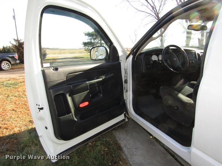 image for item DD2970 2005 Dodge Ram 1500 SLT pickup truck