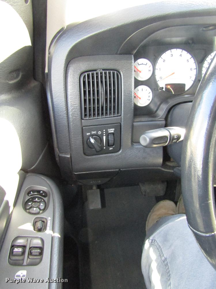 image for item DD2970 2005 Dodge Ram 1500 SLT pickup truck