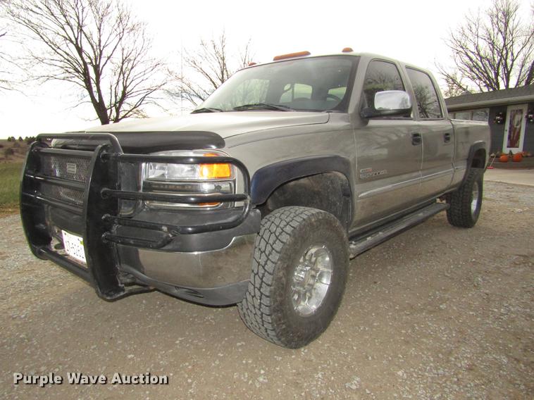 image for item DD2985 2002 GMC Sierra 2500HD SLE Crew Cab pickup truck