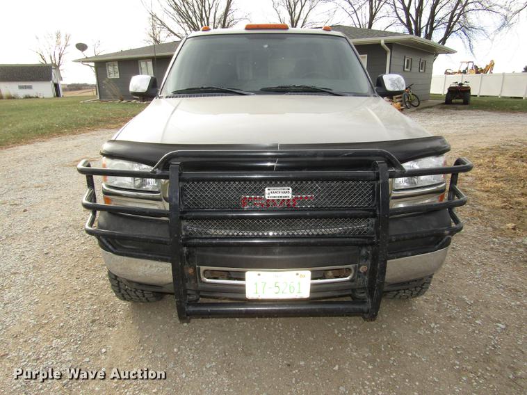 image for item DD2985 2002 GMC Sierra 2500HD SLE Crew Cab pickup truck