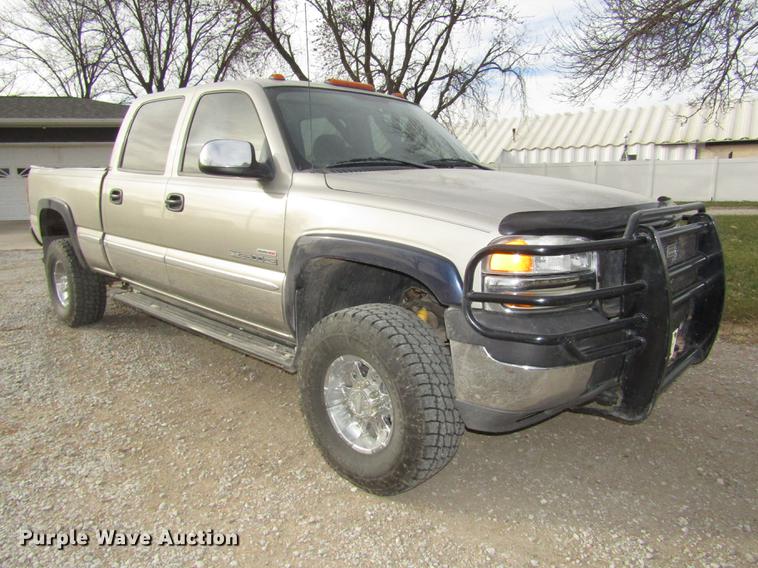 image for item DD2985 2002 GMC Sierra 2500HD SLE Crew Cab pickup truck