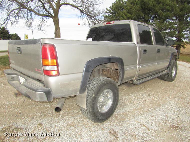 image for item DD2985 2002 GMC Sierra 2500HD SLE Crew Cab pickup truck