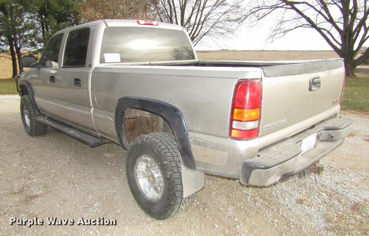 image for item DD2985 2002 GMC Sierra 2500HD SLE Crew Cab pickup truck