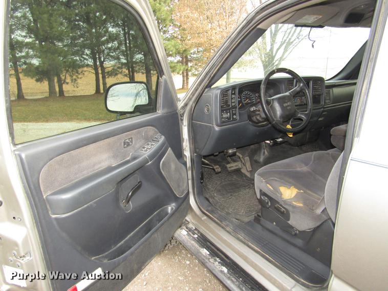 image for item DD2985 2002 GMC Sierra 2500HD SLE Crew Cab pickup truck