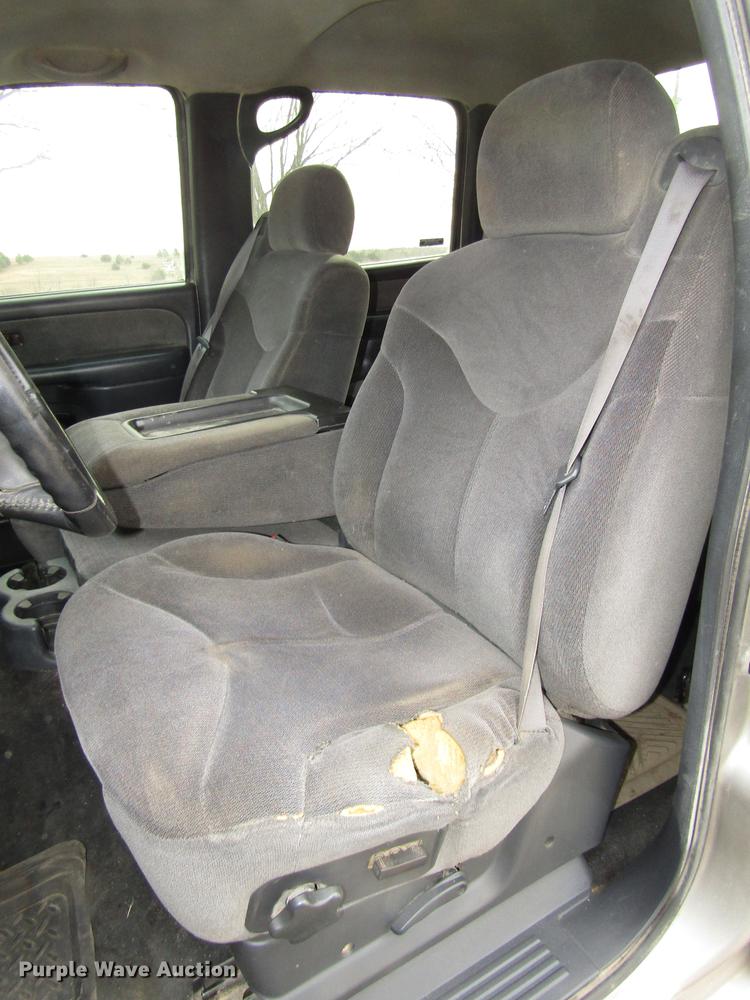 image for item DD2985 2002 GMC Sierra 2500HD SLE Crew Cab pickup truck