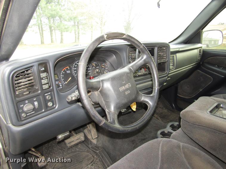 image for item DD2985 2002 GMC Sierra 2500HD SLE Crew Cab pickup truck