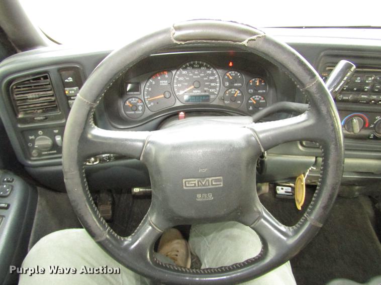 image for item DD2985 2002 GMC Sierra 2500HD SLE Crew Cab pickup truck