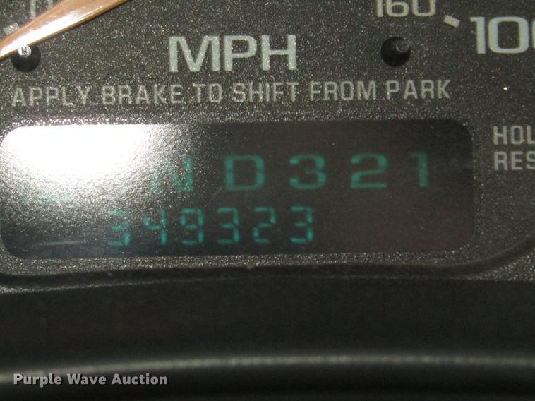 image for item DD2985 2002 GMC Sierra 2500HD SLE Crew Cab pickup truck