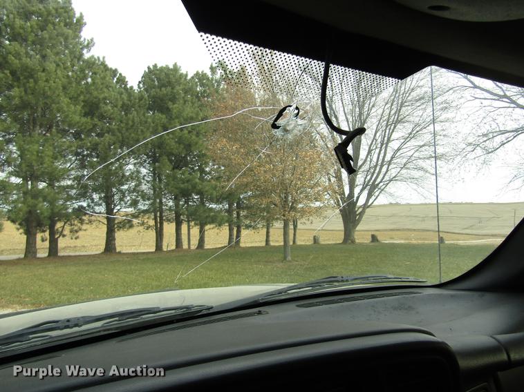 image for item DD2985 2002 GMC Sierra 2500HD SLE Crew Cab pickup truck