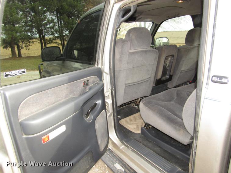 image for item DD2985 2002 GMC Sierra 2500HD SLE Crew Cab pickup truck