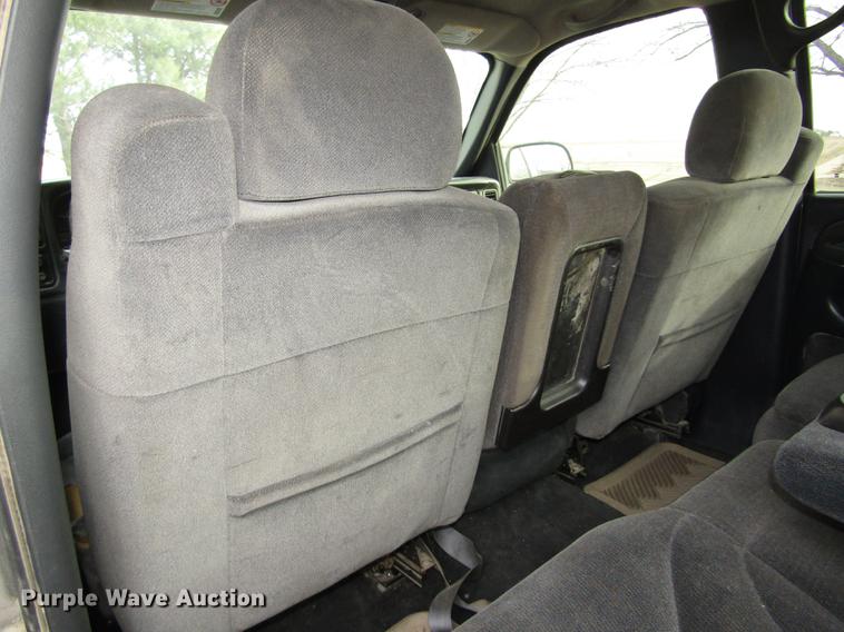 image for item DD2985 2002 GMC Sierra 2500HD SLE Crew Cab pickup truck