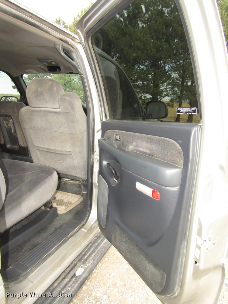 image for item DD2985 2002 GMC Sierra 2500HD SLE Crew Cab pickup truck