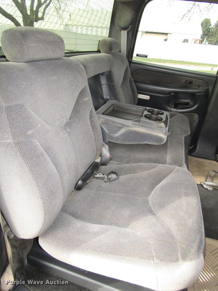 image for item DD2985 2002 GMC Sierra 2500HD SLE Crew Cab pickup truck